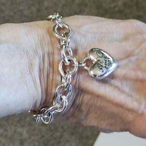 VINTAGE AEO SIGNATURE SILVER-TONE HEART DANGLE 7" BRACELET